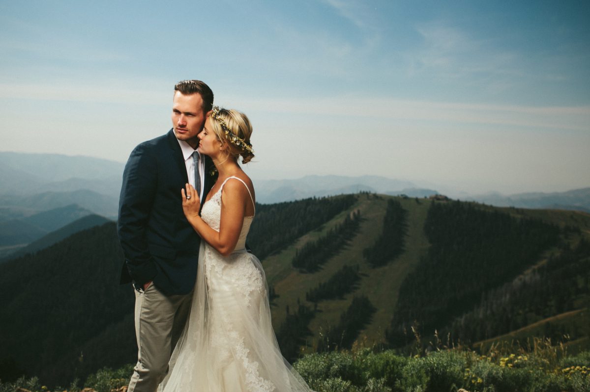 bride and groom portrait mountain morning